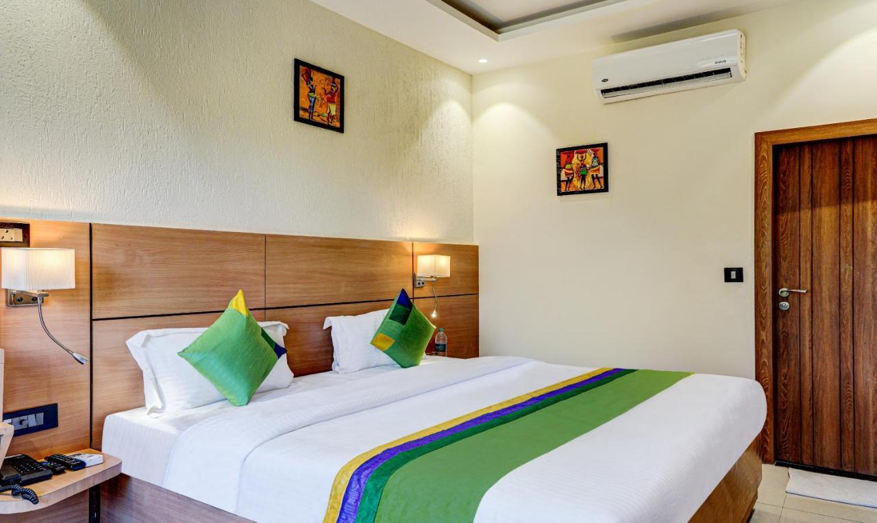 Hotel Sun Grand Dehradun Exteriör bild